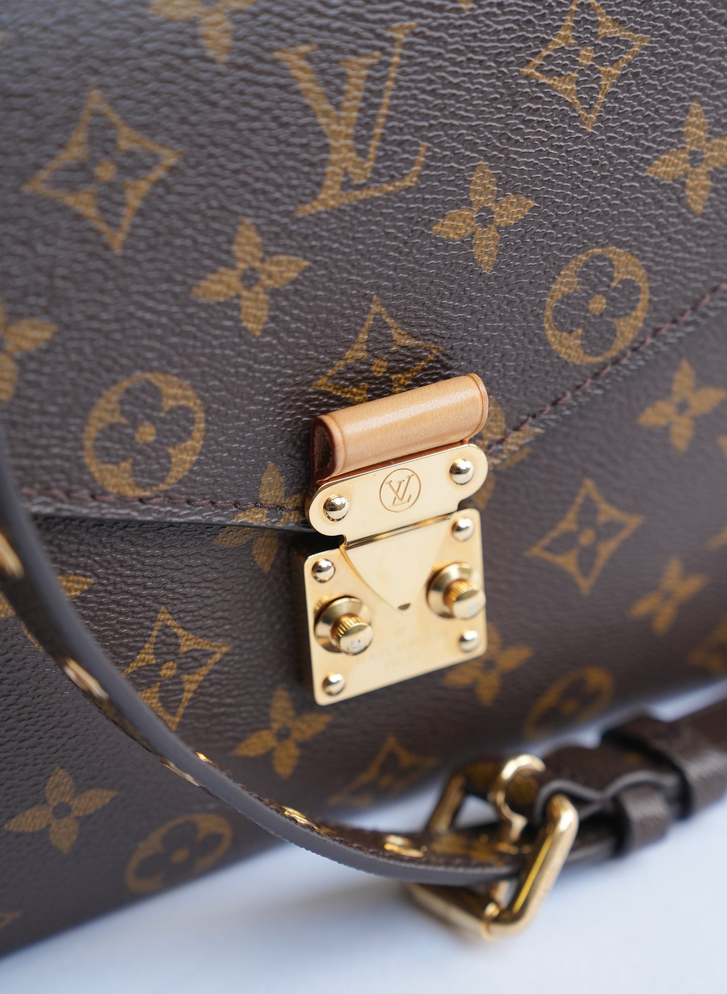 Louis Vuitton Pochette Metis Monogram Bag