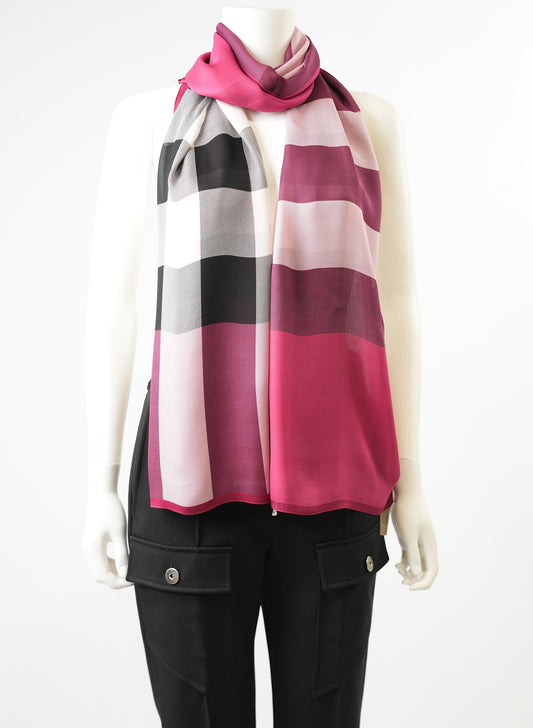 Burberry Multicolor Novacheck Semi Sheer Sacrf