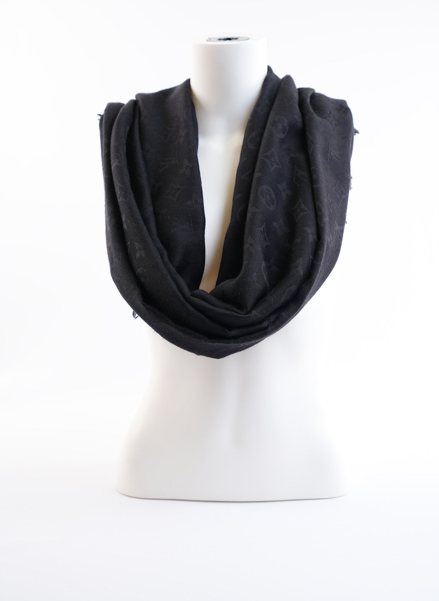 Louis Vuitton Classic BlackMonogram Scraf